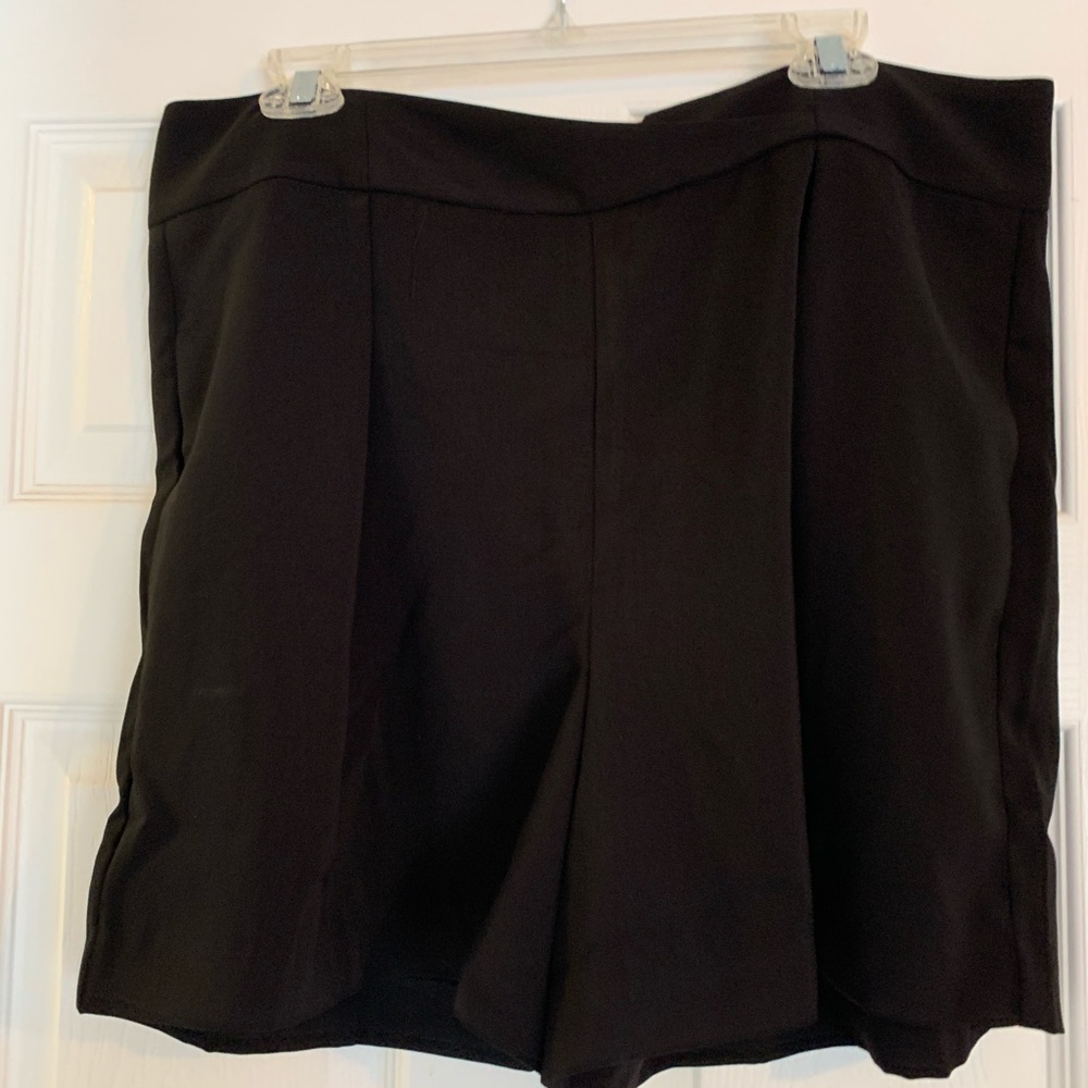 Du Jour dressy shorts sz 16 New